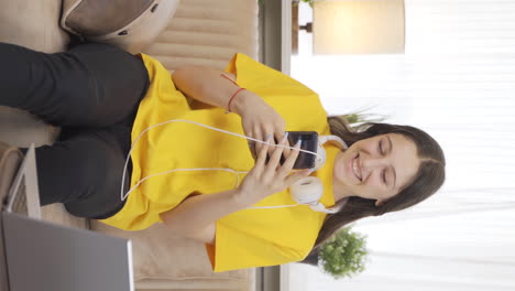 Vertical-video-of-Female-student-chatting-on-the-phone.